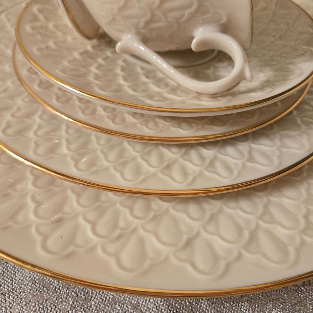 RESERVED NOT FOR SALE TO OTHERS 🛍VINTAGE LENOX JACQUARD GOLD CHINA 5 PIECE - Picture 5 of 8